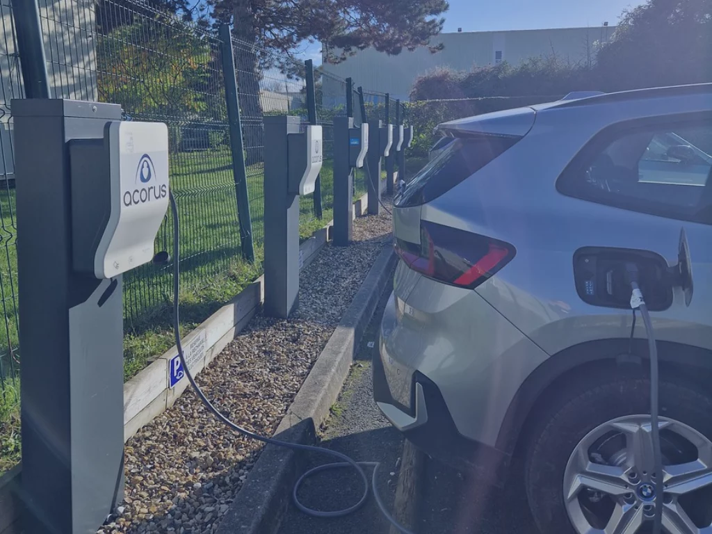 Les Avantages des Bornes de Recharge en Entreprise : Un Investissement Stratégique