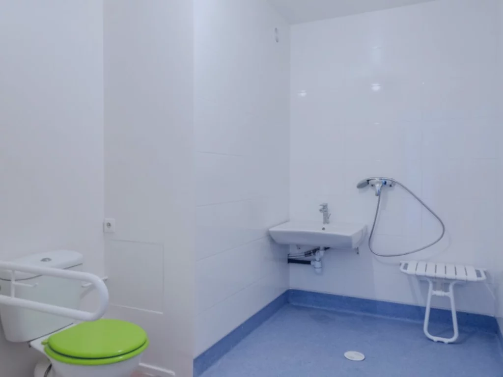 Douche PMR : quelles sont les normes pour handicapés ?